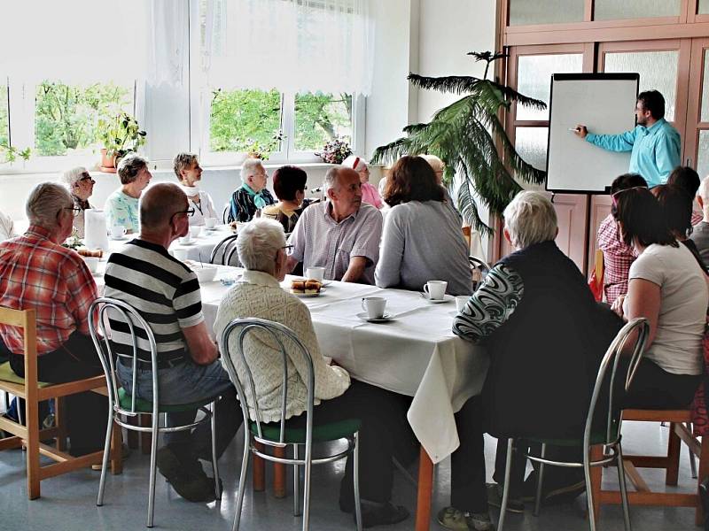 První společné setkání s rodinnými příslušníky v ústeckém domově důchodců.