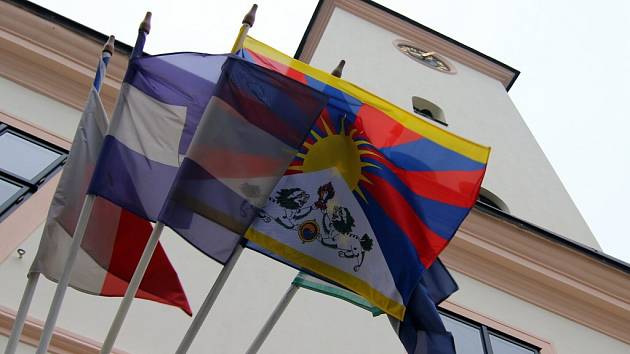 Tibetská vlajka v Ústí nad Orlicí.