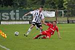 Fotbalisté Ústí (v pruhovaném) hostili pardubické béčko (4:0).