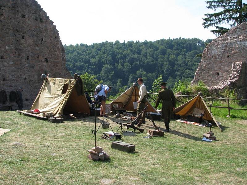 Četnická pátrací stanice Pardubice na hradě Litice.