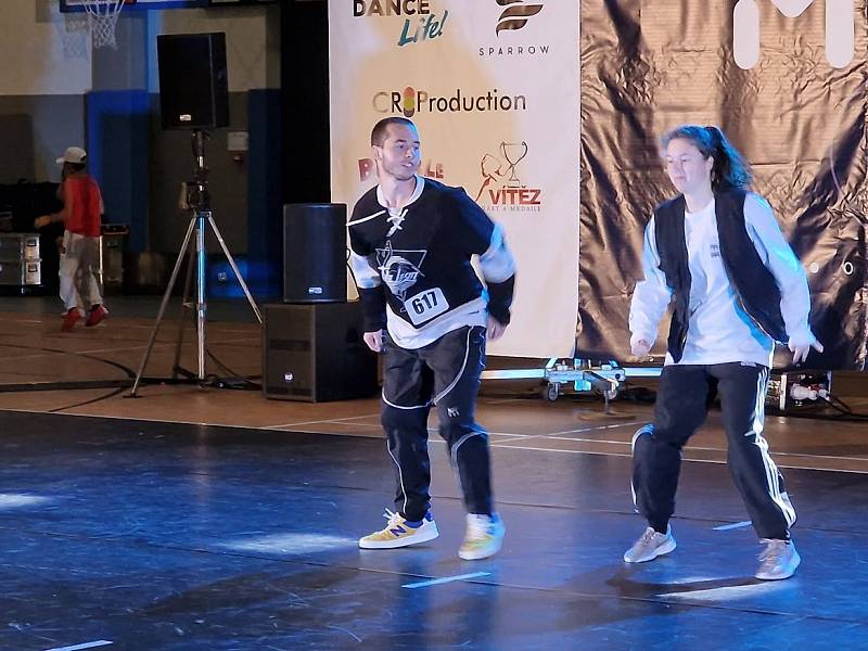 Taneční škola Česká Třebová otevřela ligu ziskem 19 medailí.