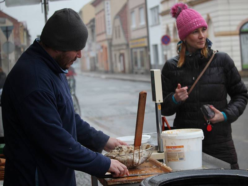 Choceň: Oslavy  už tradičně začaly na Tyršově náměstí Silvestrovskou dopolední veselicí, na které zahrály Choceňačka a Kantorský dixieland. V podvečer byl u dolních bubnů na Tiché Orlici odpálen ohňostroj.