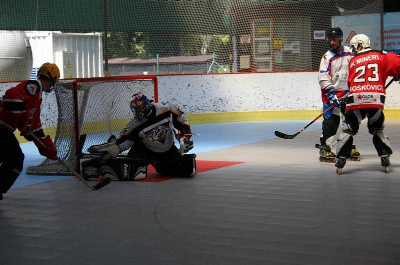 Na místním zimním stadionu se za velmi krásného a až nadměrně teplého počasí uskutečnil již 5. ročník mezinárodního Prázdninového turnaje v in-line hokeji.