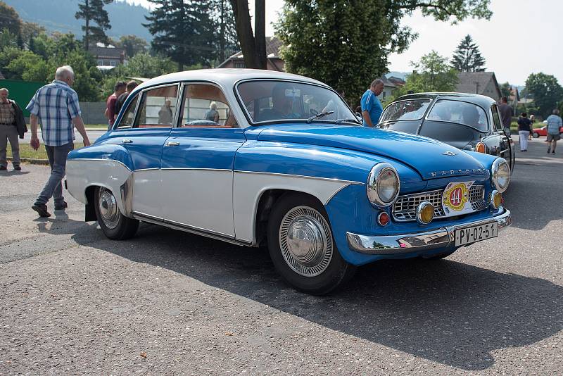 Veteran Car Club Červená Voda pořádal sraz historických vozidel.