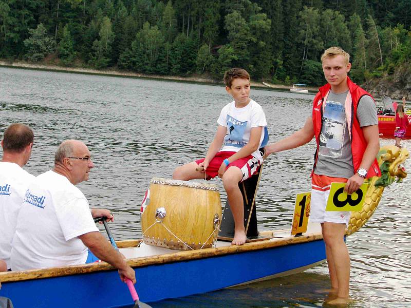 Závody dračích lodí na Pastvinách 2016.