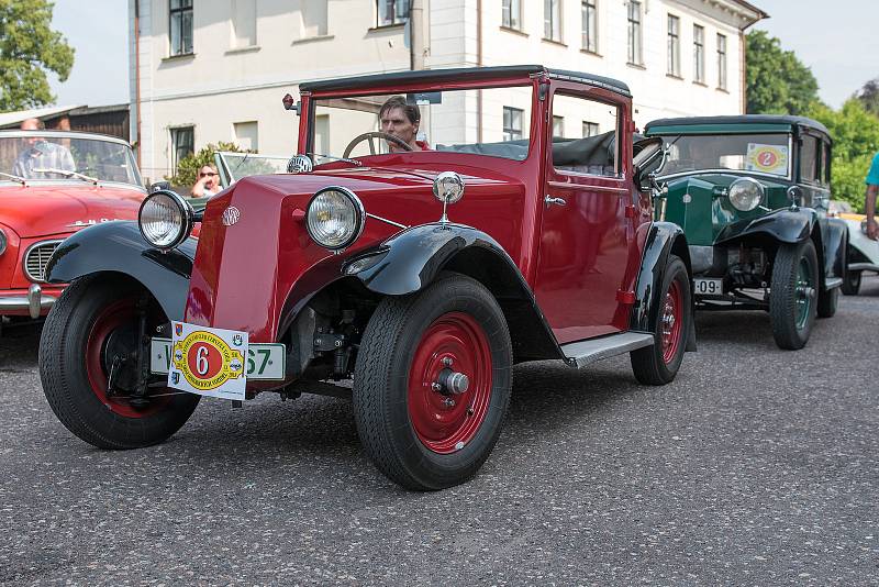 Veteran Car Club Červená Voda pořádal sraz historických vozidel.