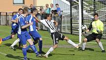 Ústečtí fotbalisté (v černobílém) prohráli s Náchodem 0:2