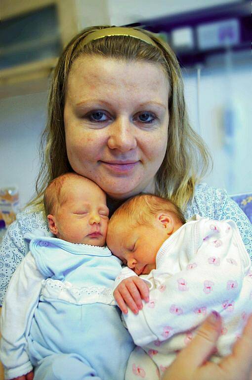 Sára a Robin Křivohlávkovi rozšířili rodinu Olgy a Milana Křivohlávkových, doma v Sázavě mají ještě dcerku Agátku. Robin se narodil 20. srpna ve 21.25 hodin s váhou 2,35 kg, Sára se narodila ve 21.26 hodin s váhou 2,53 kg.