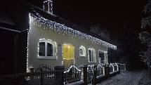 Vánoční dům bude svítit každý den až do Tří králů.