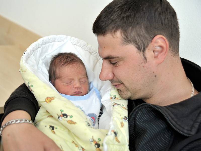 Tomáš Varadi poprvé uviděl svět 11. června ve 12.11 hodin. Z prvního syna se radují rodiče Eva Manová a Pavel Varadi z Doudleb nad Orlicí. Chlapeček vážil 3,630 kg.