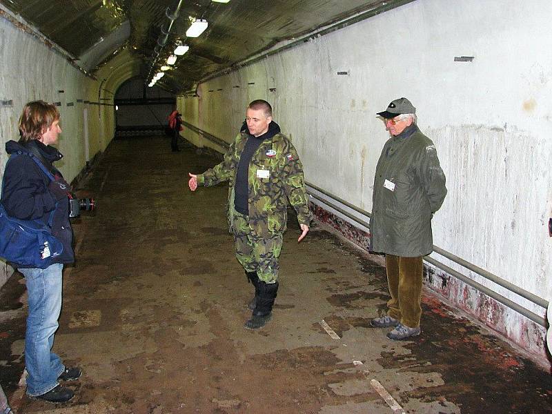 Prohlídka rozestavěného vojenského muzea a podzemí dělostřelecké tvrze Hůrka.