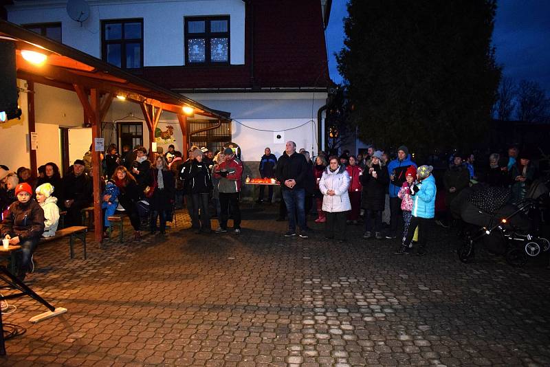 Tradičně, až 23. prosince, se koná rozsvícení vánočních stromů v místních části Letohradu - Kunčicích.