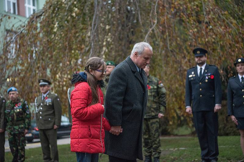 U památníků si připomněli Den válečných veteránů