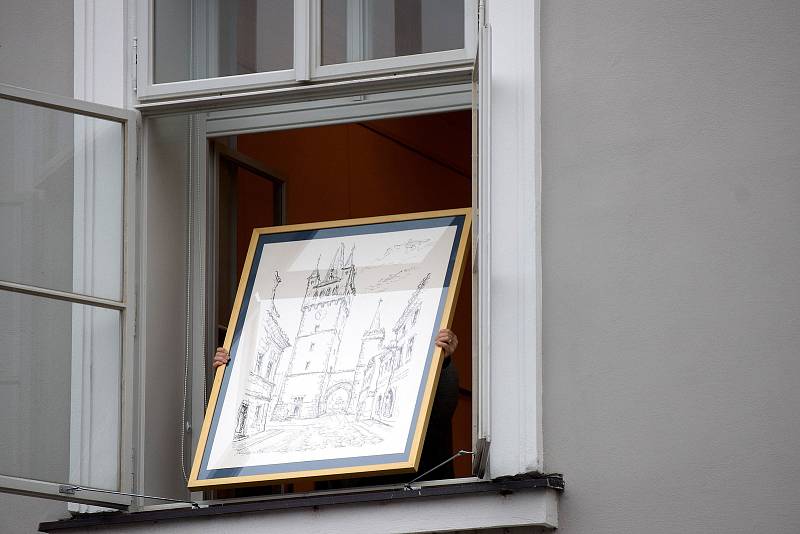 Vernisáž v oknech uvedla výstavu Polláka a Špačka