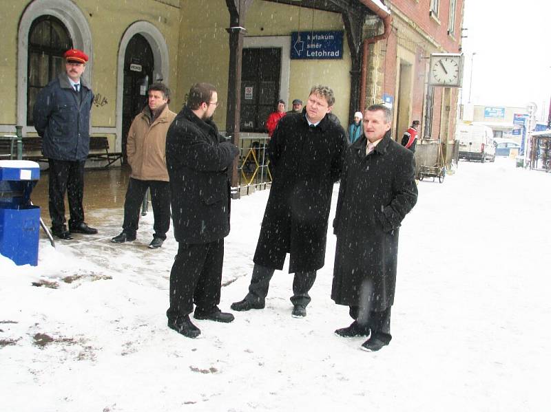 Ministr dopravy Petr Bendl přijel do Ústí nad Orlicí kvůli budově nádraží.