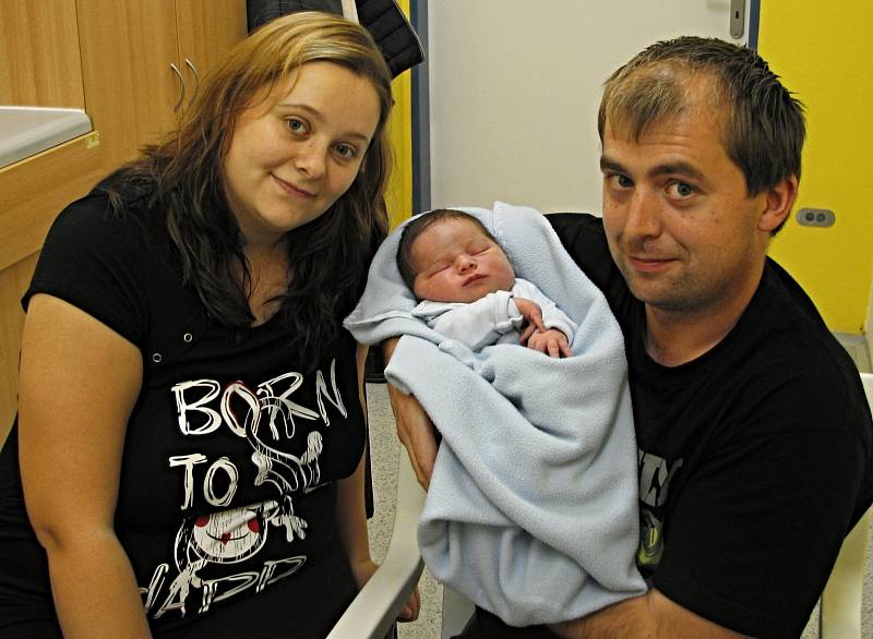 Marek Šubrt bude s rodiči Kamilou Divišovou a Davidem Šubrtem doma v Lanškrouně. S váhou 3,8 kg a délkou 51 cm se narodil 21. 11. v 16.13 hodin.