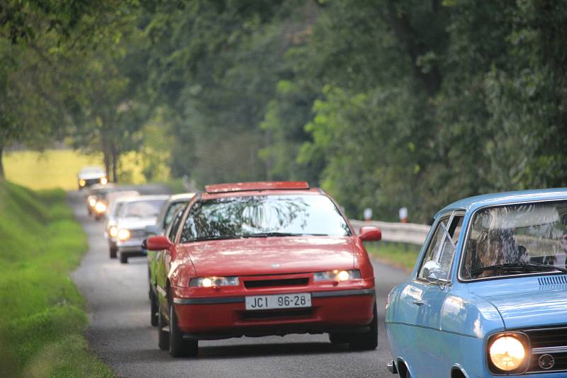 Druhý zářijový víkend se sešli v Chocni fanoušci veteránů vozů značky Opel.