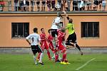 Fotbalisté Ústí (v pruhovaném) hostili pardubické béčko (4:0).