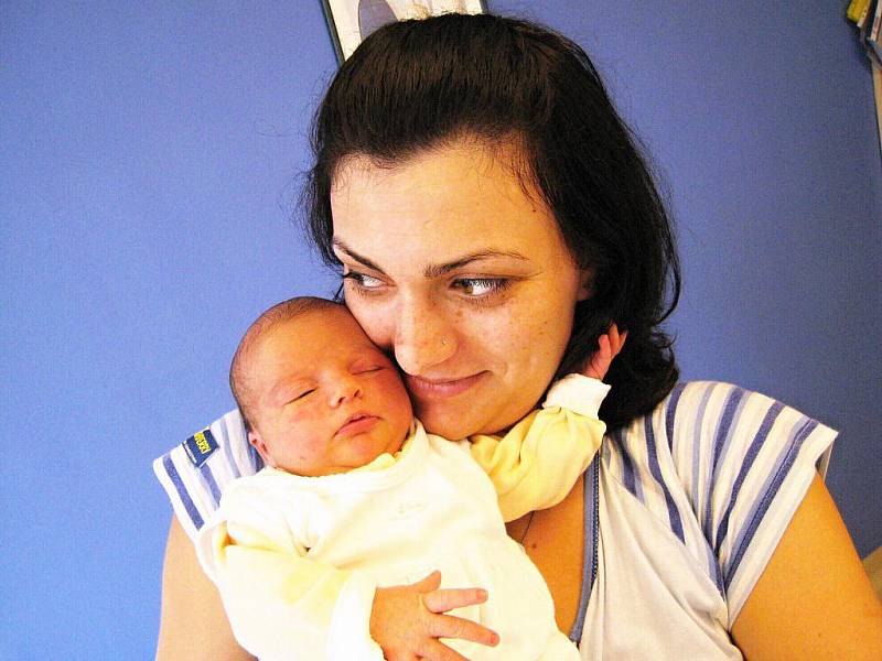 Michaela Polášková dělá radost rodičům Zině Rybkové a Michalu Poláškovi z České Třebové. Narodila se jim 1. srpna v 1.22 hodin, vážila 3,3 kg.