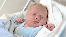 Adámek Jirásek, bude doma s rodiči Petrou a Alešem i sestrou Anetkou v Ústí nad Orlicí. Chlapeček se s hmotností 3,70 kg narodil 6. října ve 2.41 hodin. 