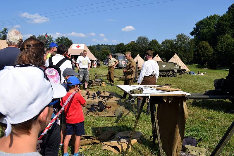 V Žamberku se v sobotu slavila hned dvě výročí, a to 75. výročí příchodu paraskupiny BARIUM a 110. výročí narození gen. Josefa Knopa.