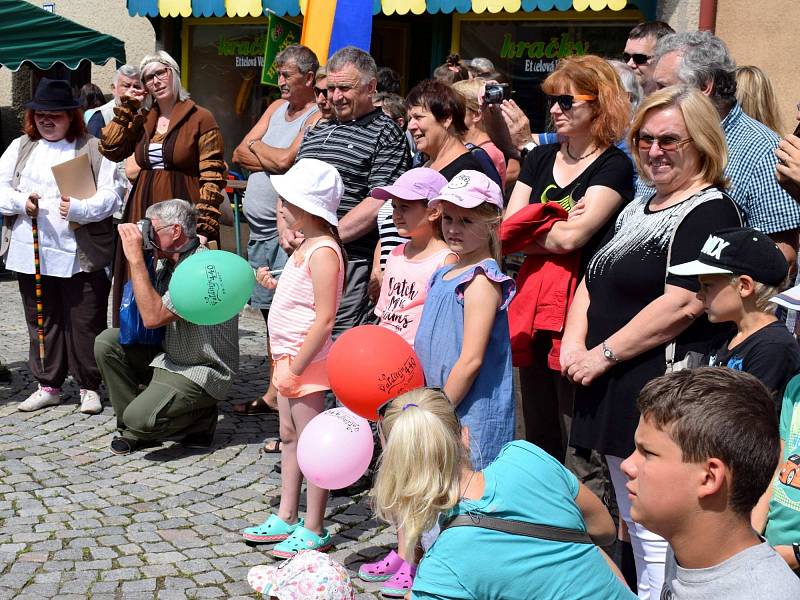 Valdštejnova ulice ožila sousedskou slavností 