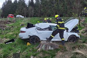 Na tísňovou linku byla v neděli 14. dubna nahlášená v 13:40hod. dopravní nehoda  osobního automobilu na silnici č.11 u obce Orličky.