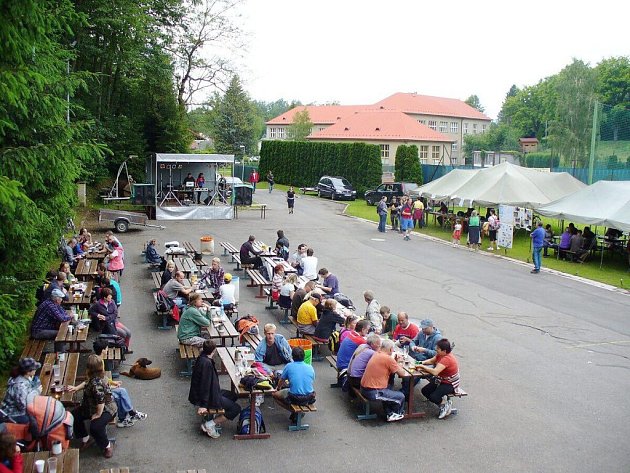 Pochod Přes Kopce a dolíky. 