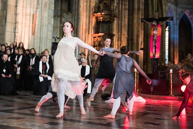 Taneční obor ZUŠ Jaroslava Kociana tančil v katedrále sv. Víta, Václava a Vojtěcha v Praze.