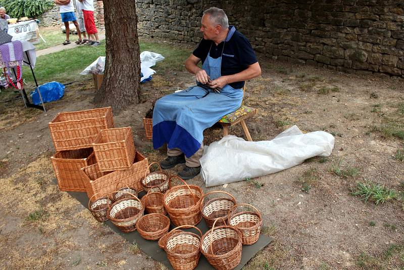 Poslední červencová sobota patřila v Českých Heřmanicích na Vysokomýtsku staročeskému jarmarku a fotbalové pouti.