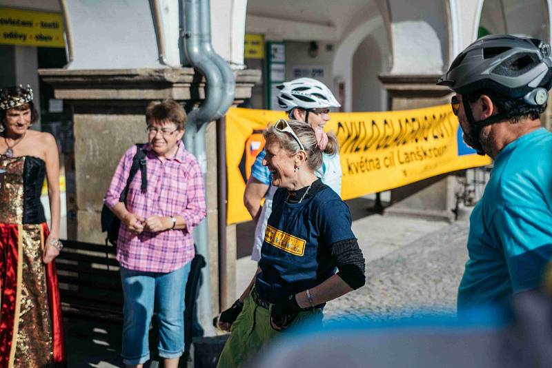 Start mezinárodní cyklistické akce Cyklo Glacensis 2017 na náměstí v Ústí nad Orlicí.
