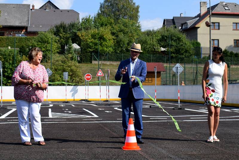 V Lukavici slouží nové dopravní hřiště.