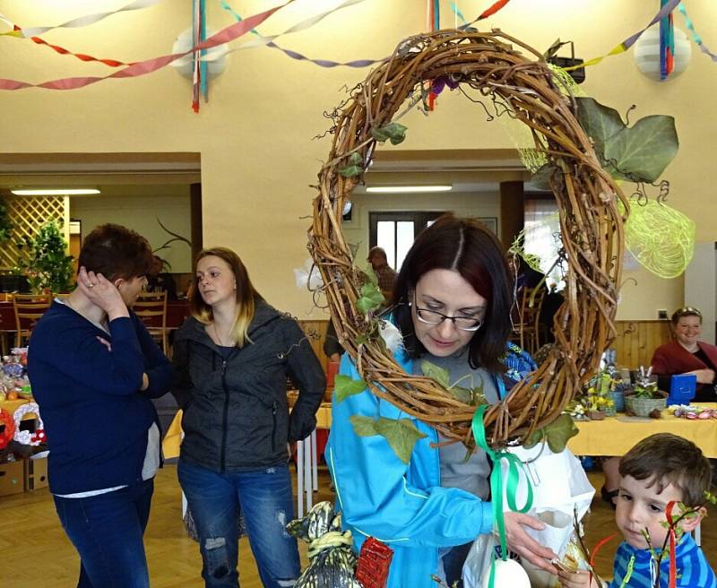 Výstava rukodělných výrobků v Rudolticích.