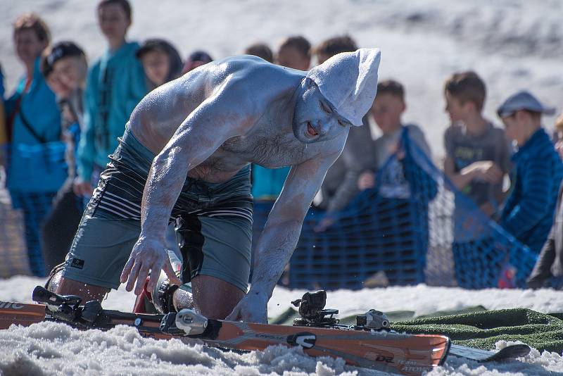 Přejíždění rybníčku v Českých Petrovicích 2019.