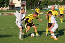 Regionální derby se stalo kořistí ústeckoorlických fotbalistů (ve žlutém).