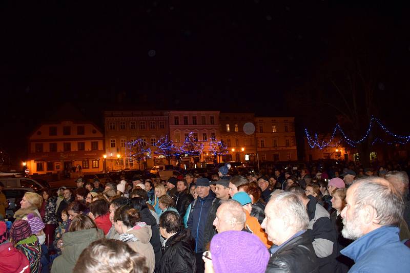 Demonstrace proti vzniku ženské věznice v Králíkách.