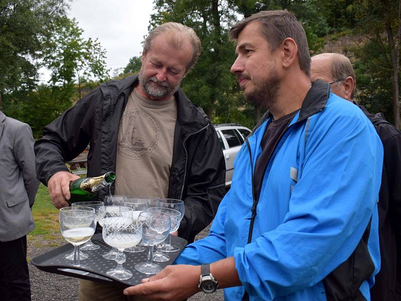 Z otevření via ferraty ve vodáckém tábořišti Cakle u Ústí nad Orlicí.