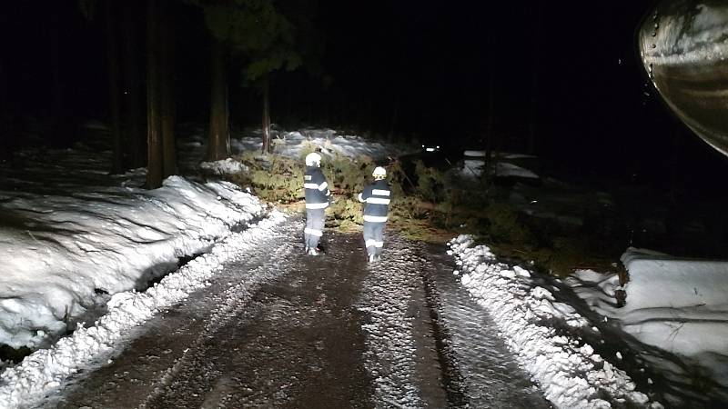 Následky silného větru v Pardubickém kraji, pátek 3.2. v podvečer