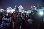 Na Staré náměstí v České Třebové přišly v neděli na rozsvícení vánočního stromu a vánoční výzdoby davy lidí. Městské muzeum zároveň otevíralo výstavu betlémů.