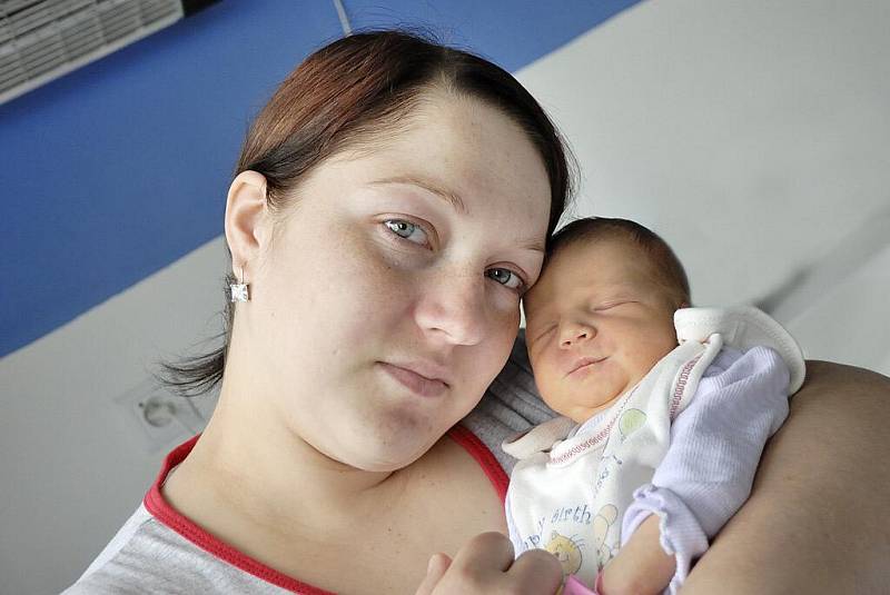  Nelly Olivová je prvním potomkem Martiny a Petra Olivových z Ústí nad Orlicí. V ústecké porodnici jí 5. 7. v 16.21 hodin navážili 2,84 kg.