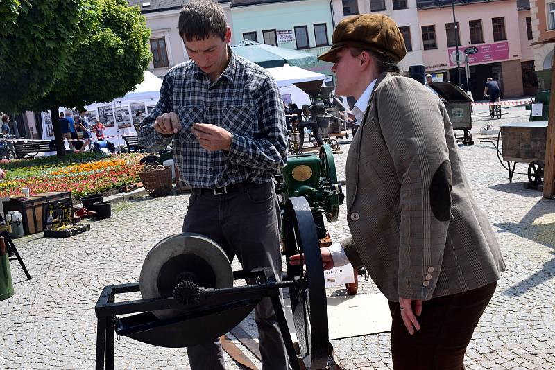 V sobotu se v centru Ústí nad Orlicí uskutečnil druhý ročník přehlídky historické techniky nazvané Strojní oustecká sobota.