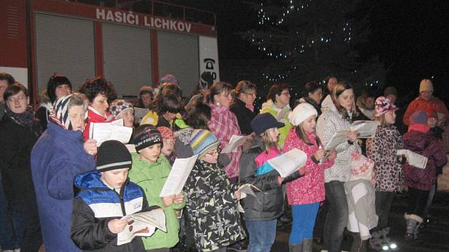 Česko zpívá koledy v Lichkově.