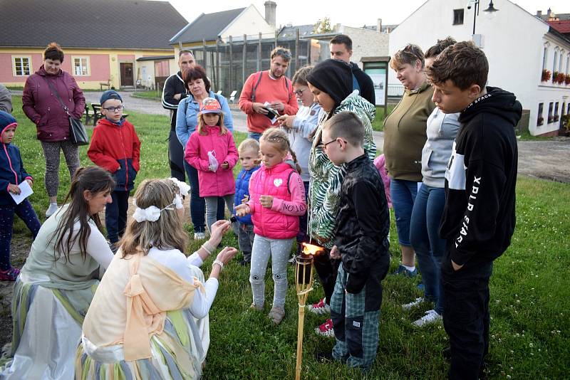 Noční strašidelné prohlídky v letohradském zámeckém parku.