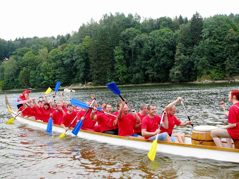 Závody dračích lodí na Pastvinách 2016.