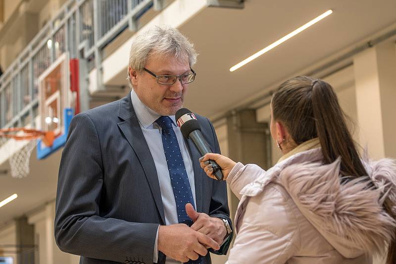 Opravená sportovní hala Na skalce v České Třebové se 11. ledna otevřela veřejnosti.