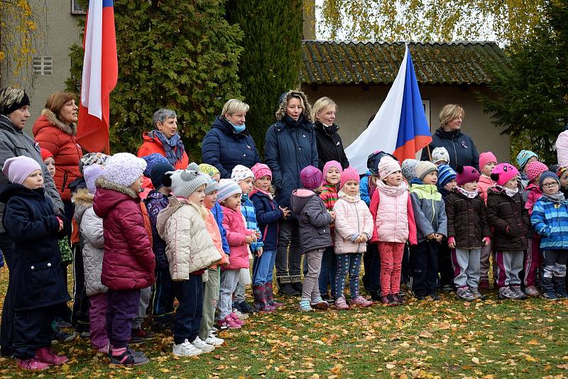 V Mateřské škole U Dvora roste nová lípa republiky.