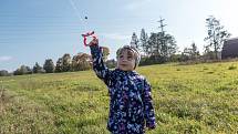 K podzimu patří drakiády. Jedna z nich se konala o víkendu na letišti v České Třebové, tradiční akci pořádali místní skauti. Drakiáda byla navíc v rámci oslav 100 let skautingu v České Třebové otevřená  i pro širokou veřejnost. Foto: Michal Horák