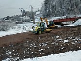 Stavební stroje se v Letohradě pustily do stavby cyklostezky na Podměstí.