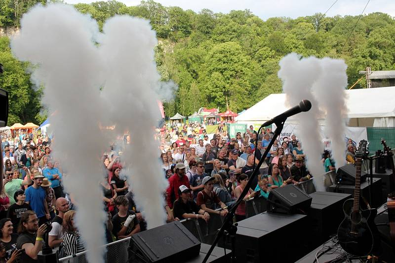 Park Peliny v Chocni na začátku června ovládl JachtaFest. Konal se v pátek a v sobotu, vystoupilo mnoho osobností . Foto: Bohumil Bečička