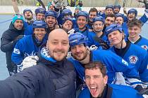 Další vítězné selfie letohradských hokejbalistů. Tentokrát po utkání v Hostivaři.
